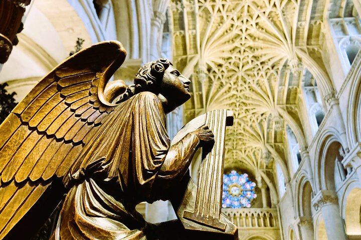 We will visit Christ Church cathedral, home to this extraordinarily beautiful medieval vaulted ceiling.